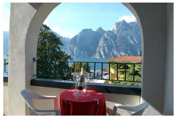 Geier Hotel Torbole Sul Garda Exterior photo